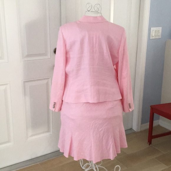 Perfect for Easter! Beautiful pink linen suit. - Picture 3 of 7